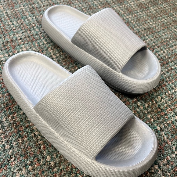 NEW EQUICK Grey Shower Pool Sandals Slippers Extra Thick Waterproof Anti-Skid - Picture 5 of 6
